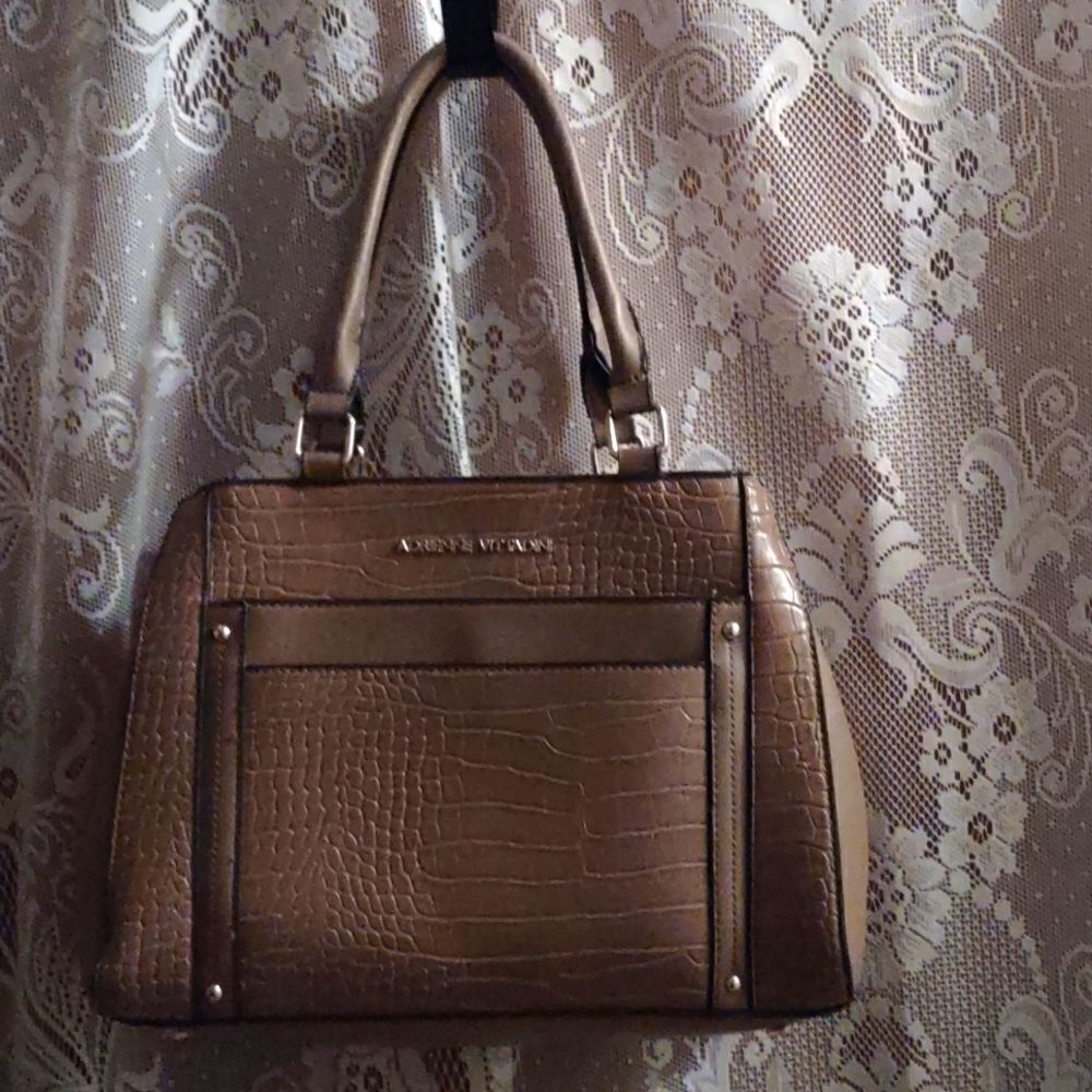 Adrienne‎ Vittadini tan faux alligator embossed handbag 13x9.5